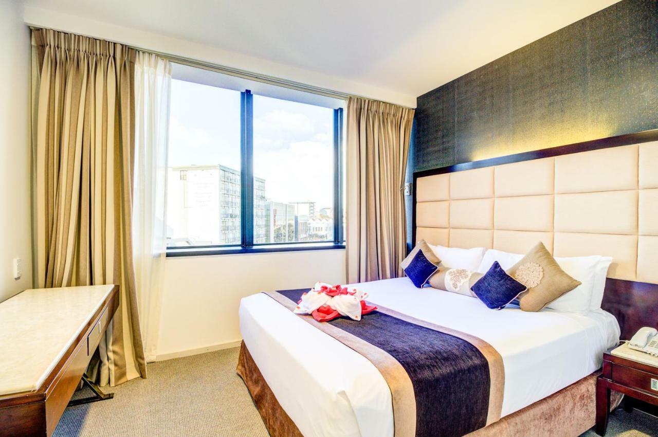 Vr Queen Street Hotel & Suites Auckland Exterior photo